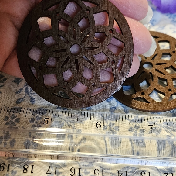 This listing is for a Beautiful pair of earrings. These earrings are great for a - Picture 11 of 13